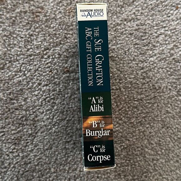 The Sue Grafton ABC Gift Collection Audiobooks! - Picture 2 of 4